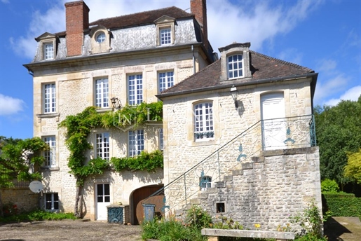 Maison de maître à vendre à Falaise (Calvados), dans un bel envi