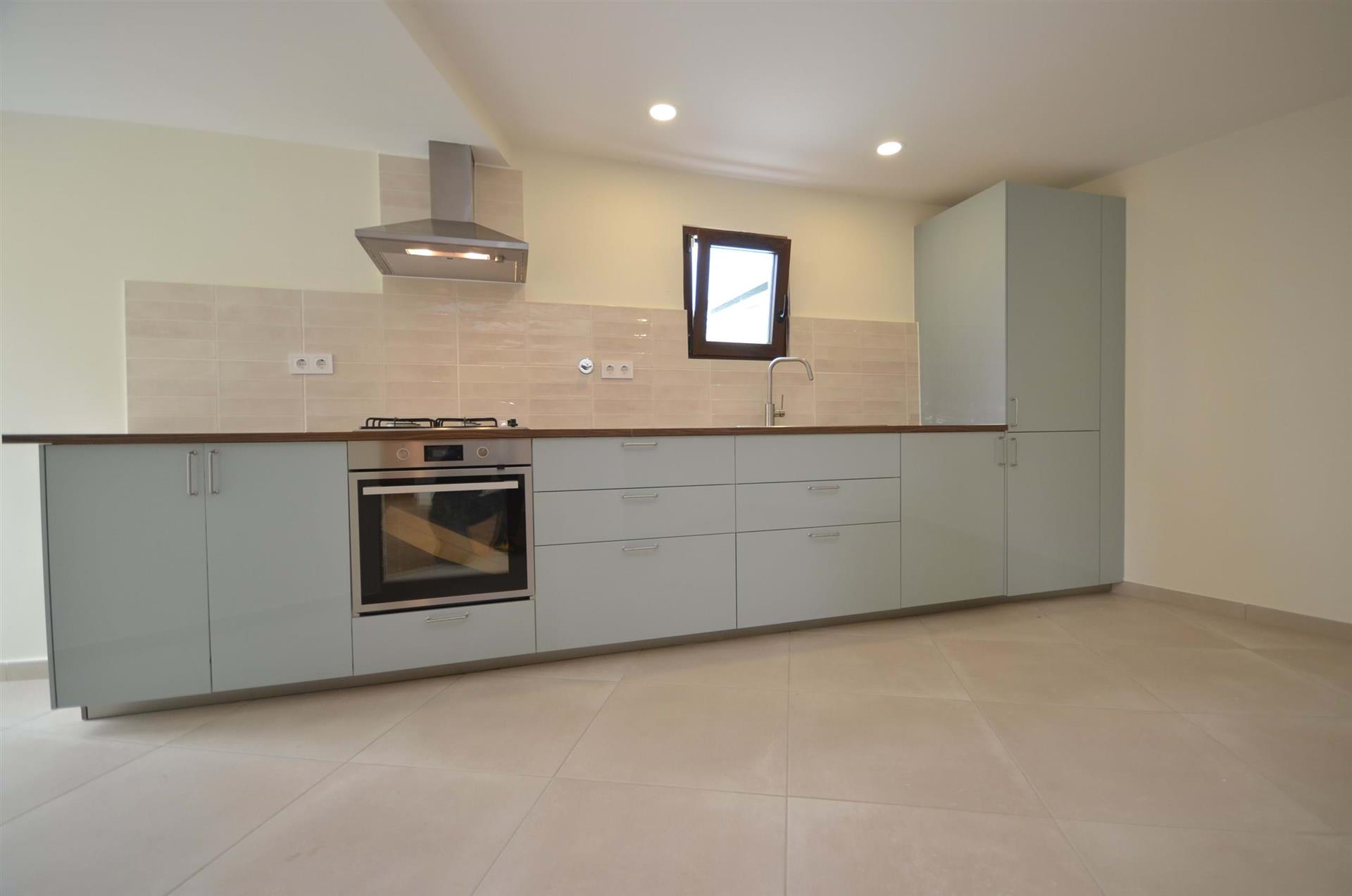 Charming Village Retreat-Renovated 2-Bedroom House with Modern Touches