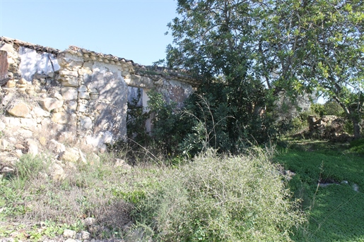 Grundstück mit Ruine