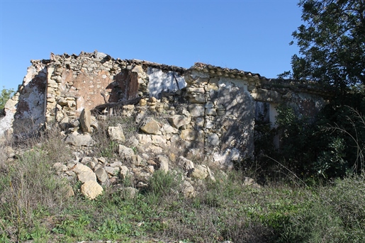 Grundstück mit Ruine