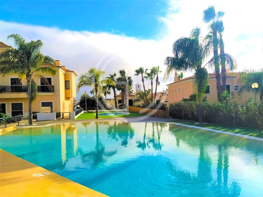 3-Bedroom apartment in a gated community with swimming pool - Santa Bárbara de Nexe, Faro