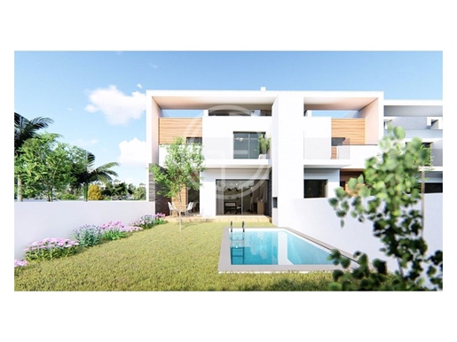 Casa con 2+1 dormitorios con piscina, en una comunidad cerrada - Ferreiras, Albufeira