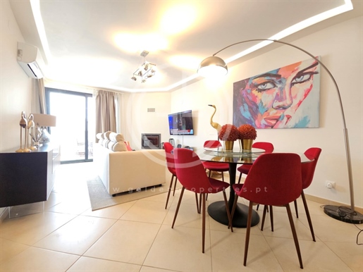 Unique opportunity! This 3+2 bedroom townhouse in Vilamoura
