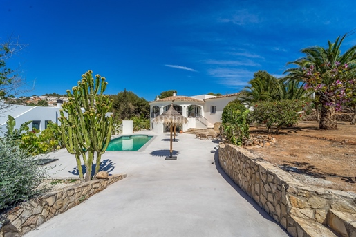 Modernt fristående hus i Ibiza-stil med fantastisk utsikt i Calpe