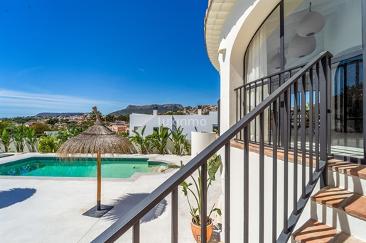 Moderne enebolig i Ibiza-stil med fantastisk utsikt i Calpe
