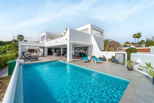 Luxurious modern detached house with sea views in Moraira