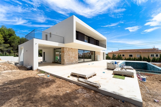 Modernes, freistehendes Haus im Ibiza-Stil mit atemberaubender Aussicht in Calpe