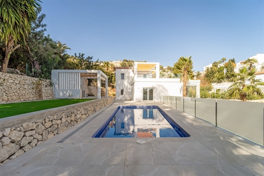 Stunning Modern Detached House with Mountain Views in Moraira