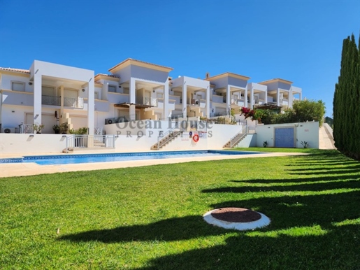 Villa mit 3 Schlafzimmern in Eigentumswohnung mit Pool - Albufeira