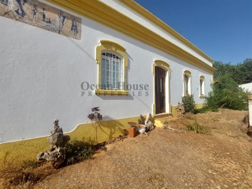 Dos casas típicas del Algarve con 12 hectáreas de terreno, en Alte, Loulé