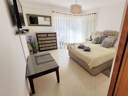 Fantastic 4 bedroom flat with garage in downtown Albufeira