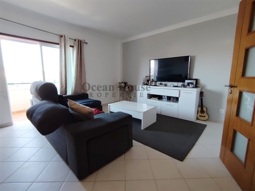 2 bedroom flat with private parking, close to the centre of Loulé