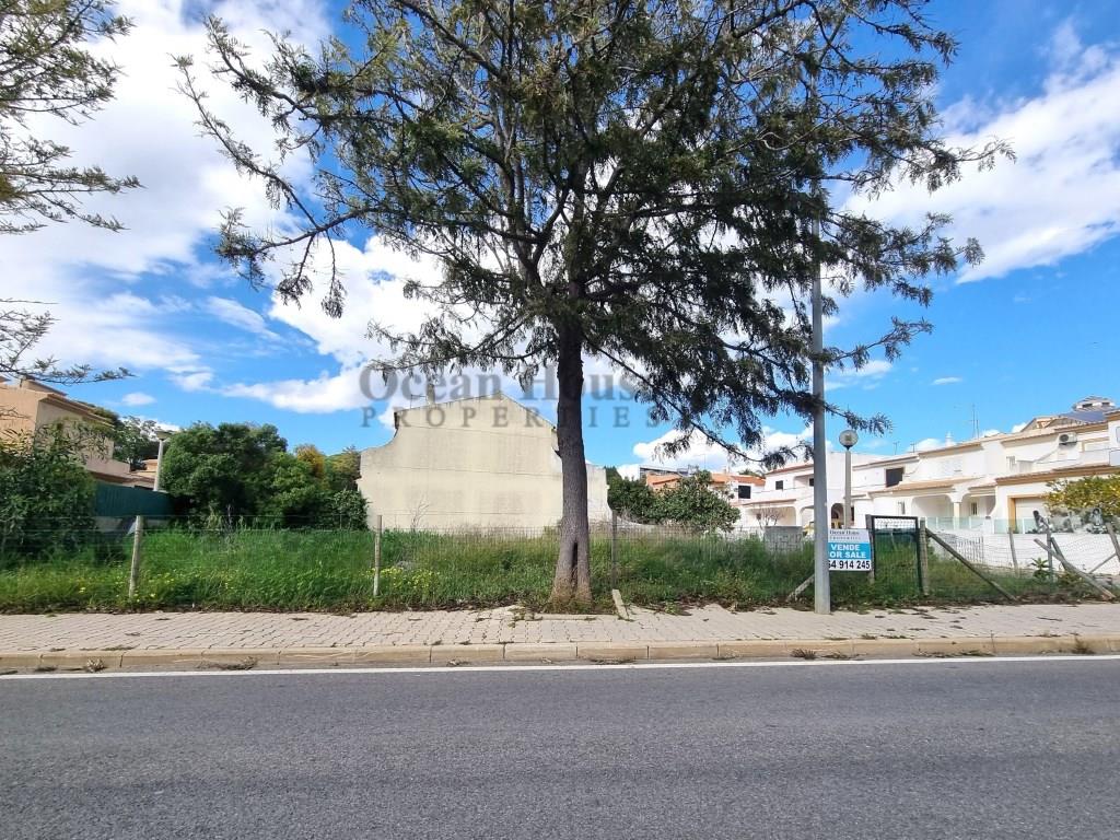 Grundstück für den Bau einer 2-stöckigen Villa in Albufeira