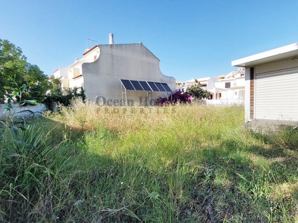 Grundstück für den Bau einer 2-stöckigen Villa in Albufeira
