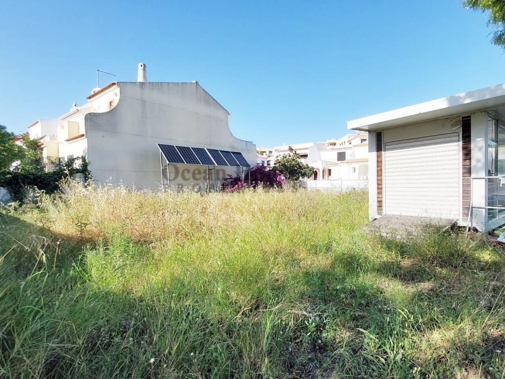 Grundstück für den Bau einer 2-stöckigen Villa in Albufeira