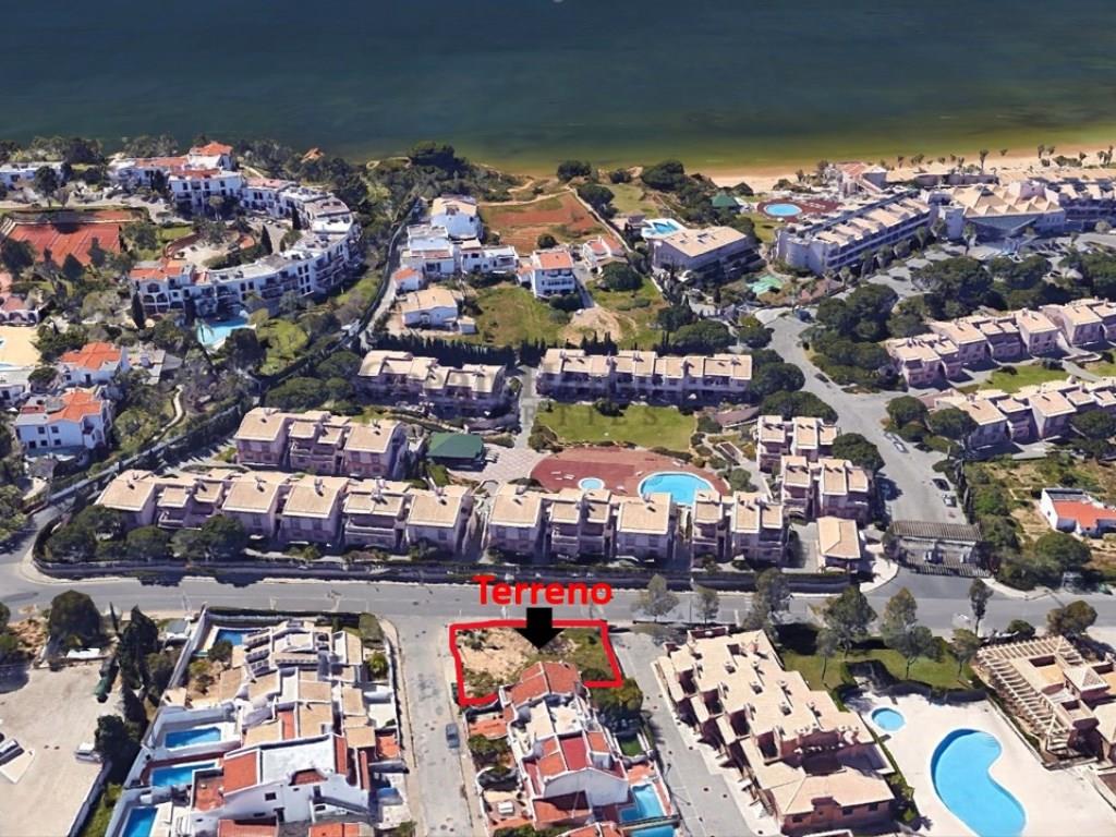 Grundstück für den Bau einer 2-stöckigen Villa in Albufeira