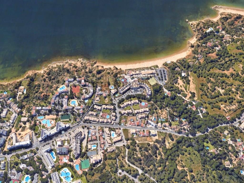 Grundstück für den Bau einer 2-stöckigen Villa in Albufeira