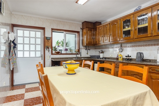 Semi-Detached house T3 Sell in Paramos,Espinho
