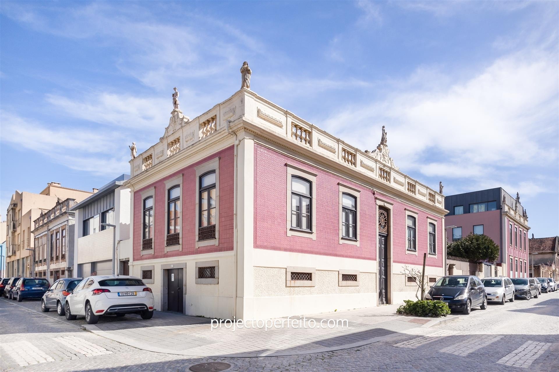 Detached house T4+1 Sell in Espinho,Espinho