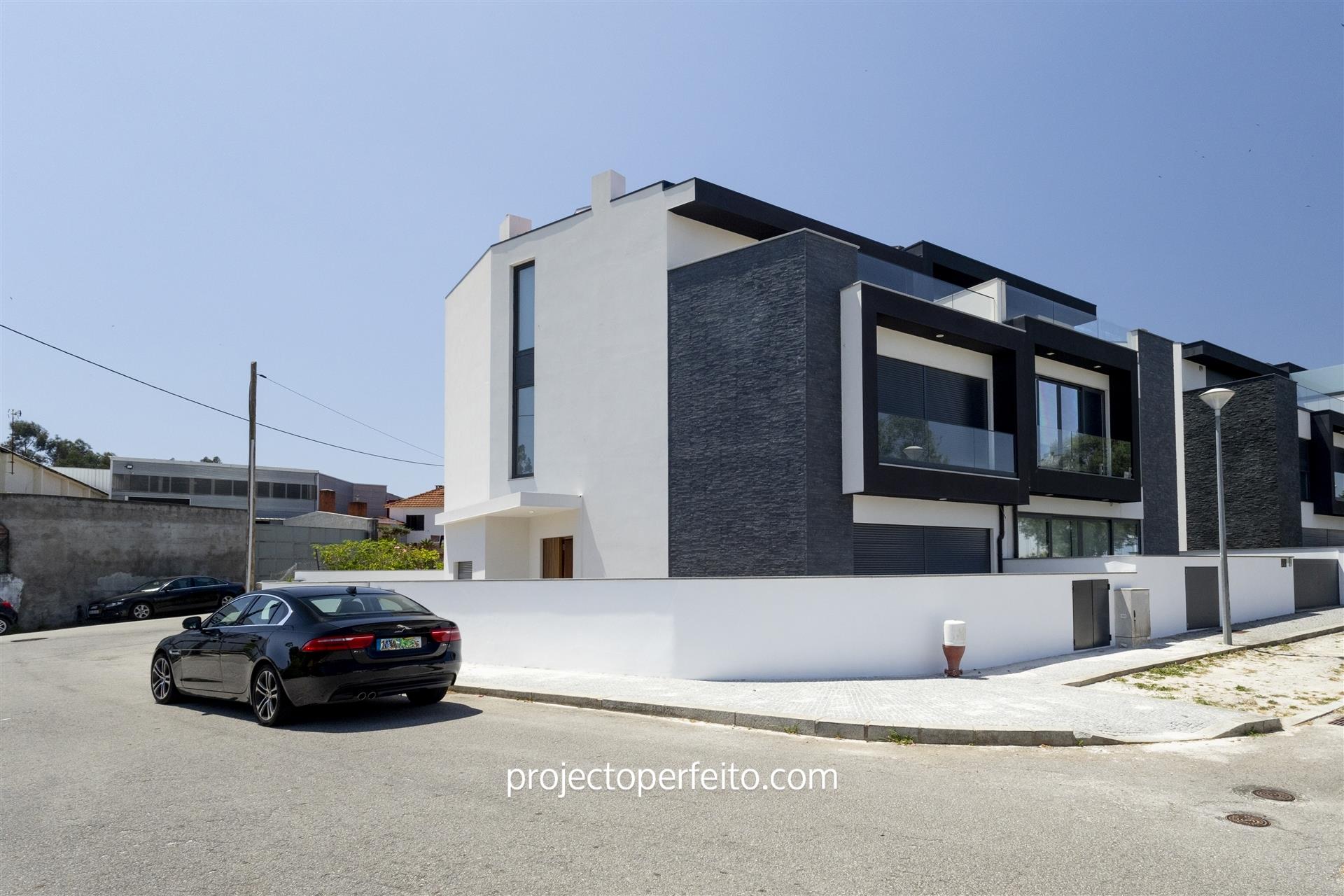 Semi-Detached house T3 Sell in Rio Meão,Santa Maria da Feira