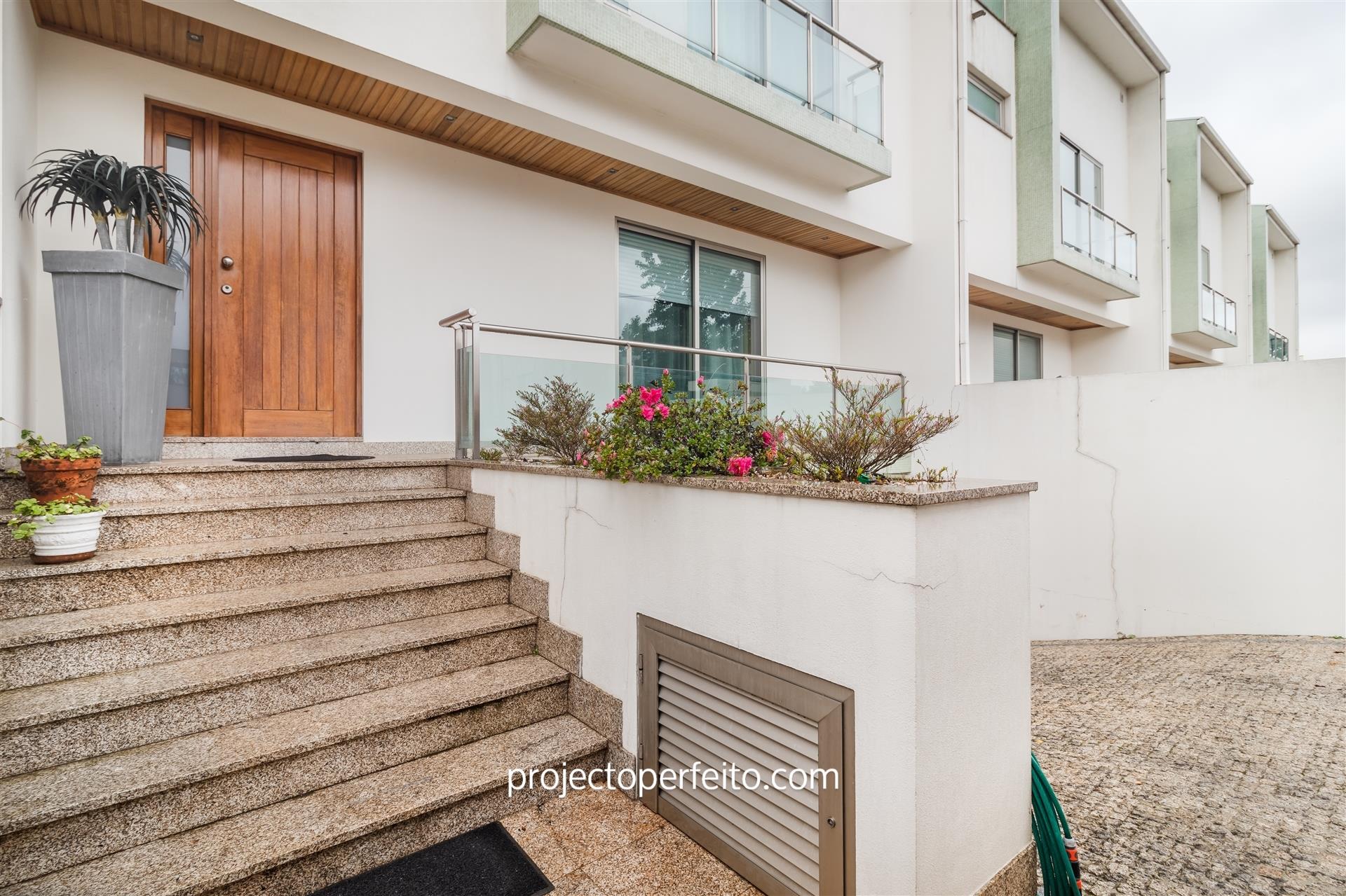 Terraced house T3 Sell in Escapães,Santa Maria da Feira