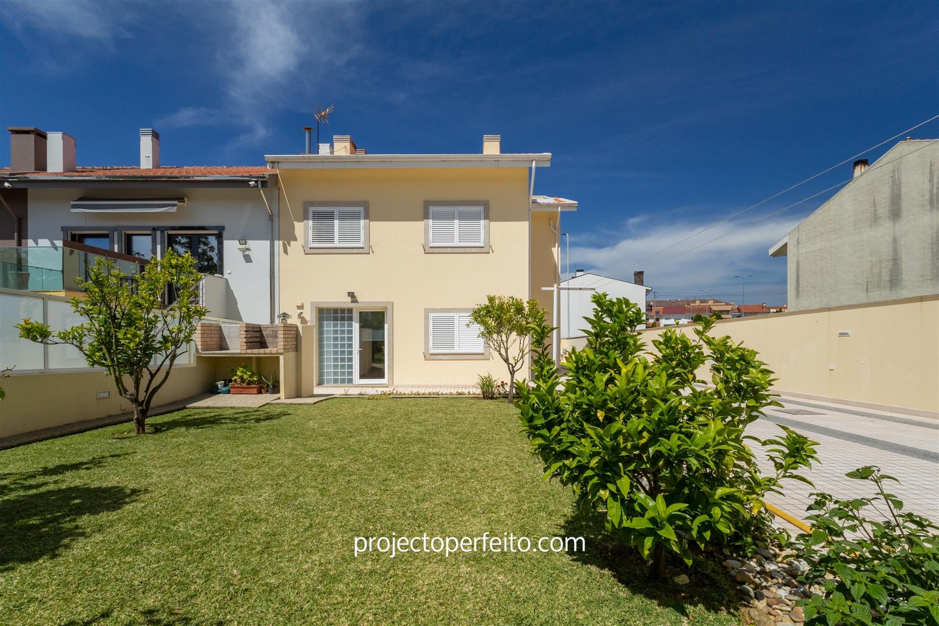 Maison jumelée 3 Chambre(s) Vente dans Serzedo e Perosinho,Vila Nova de Gaia