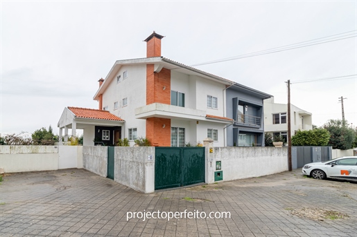 Semi-Detached house T4 Sell in Arcozelo,Vila Nova de Gaia
