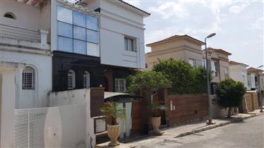 Charming 3 bedroom town house for sale, perfectly located with easy access to the city, the Free Zon