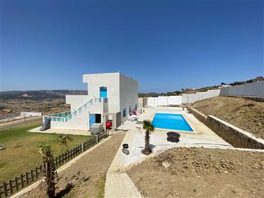 Nur 35 Minuten von Tanger entfernt liegt das Haus in einer wunderschönen Landschaft in der Nähe des