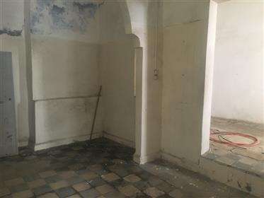 House located in the heart of the medina. The house is to be completely renovated, which allows the 
