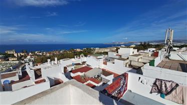 Propriété de rêve avec vue panoramique sur la mer et la ville au coeur de Tanger
