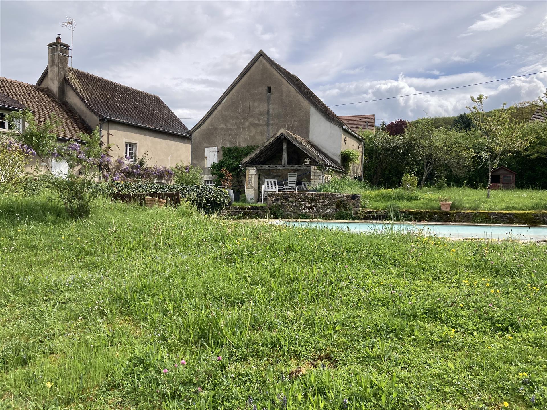  Entre Buxy Et Givry, Bourgogne Cote Chalonnaise, Magnifique ensemble immobilier sur son terrain clo