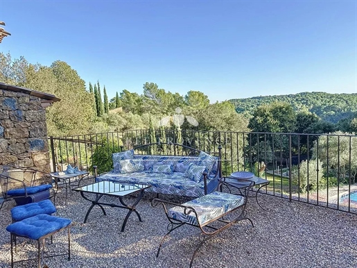 Large, attractive villa with guest flat and beautiful views
