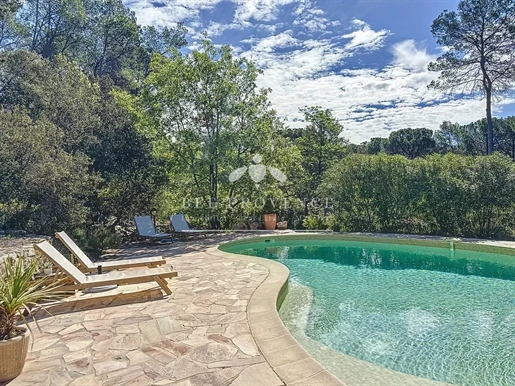 Spacious villa with pool and beautiful views