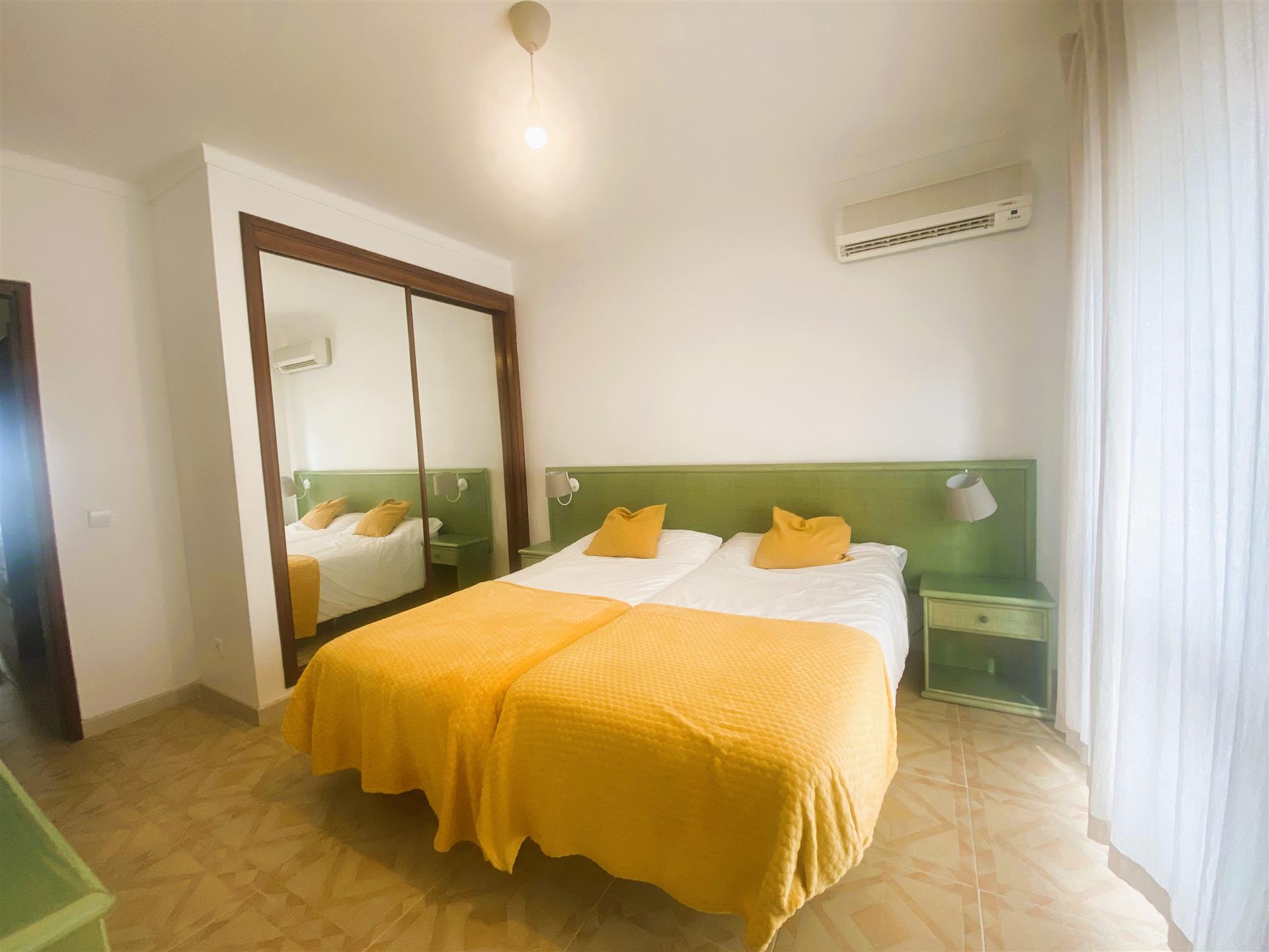 2 bedroom flat with garage 300 meters from Praia da Altura Beach