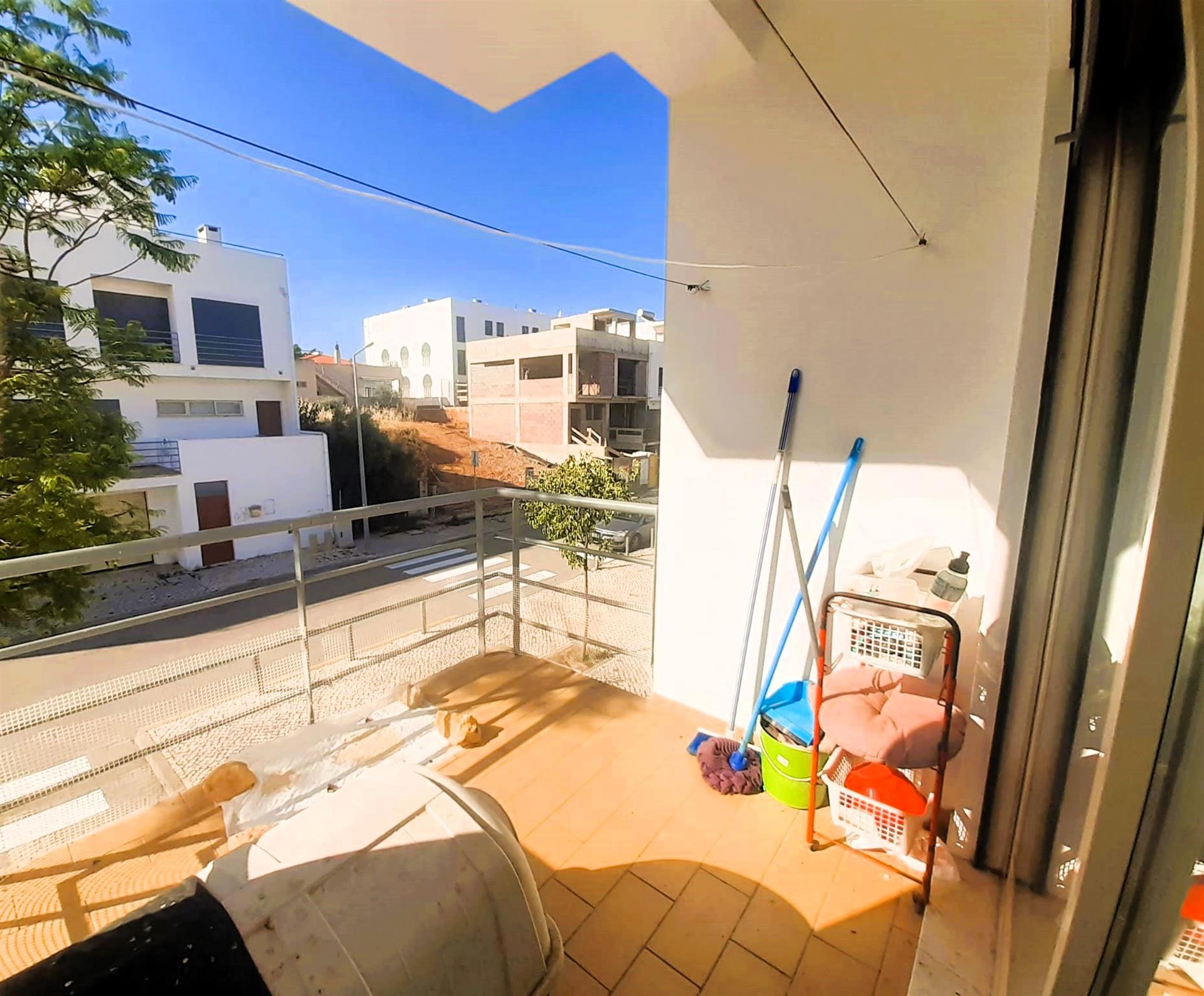 2 bedroom apartment in Moncarapacho, garage and terrace