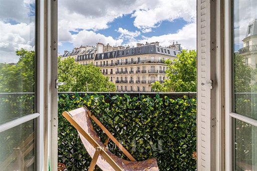 Paris 7. Arrondissement – Eine elegante 3-Bett-Wohnung mit Blick auf den Garten