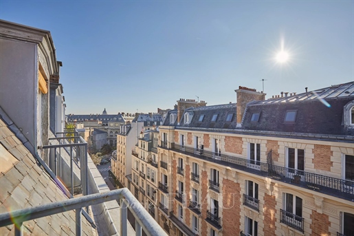 Paris VIe - Vavin 3/4 pièces au dernier étage avec balconnets