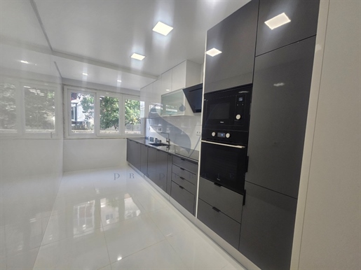 Schöne 3-Zimmer-Wohnung komplett renoviert und ausgestattet in Benfica
