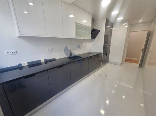 Beautiful 3 bedroom flat fully refurbished and equipped in Benfica