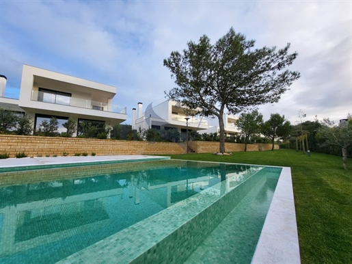 House 4 Bedrooms + 1 Interior Bedroom Cascais, Portugal