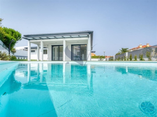 4 bedroom villa with pool in Quinta da Beloura