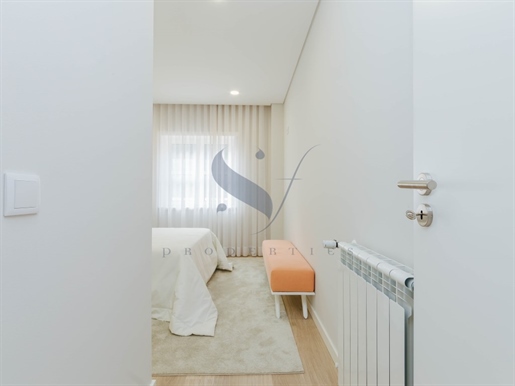 Nouvel appartement de 3 chambres avec terrasse à Neudel/ Amadora