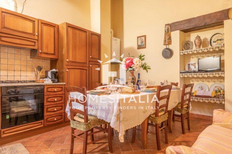 Authentic Tuscan farmhouse with pool, garden & panoramic views