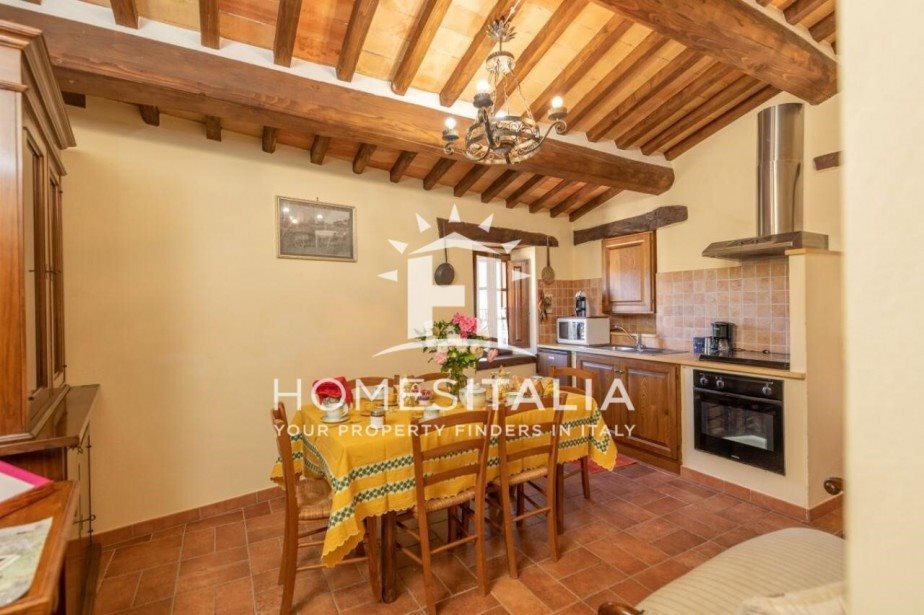 Authentic Tuscan farmhouse with pool, garden & panoramic views
