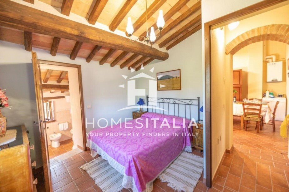 Authentic Tuscan farmhouse with pool, garden & panoramic views