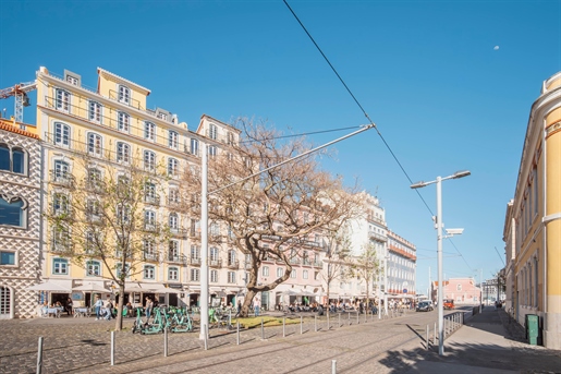 Building with river views, consisting of 6 floors, with a fraction per floor for commercial and serv