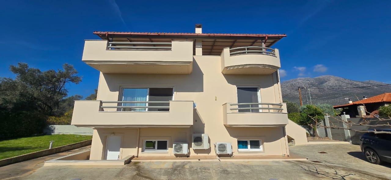 וילה מפוארת של שלושה חדרים באוויו – ארטריה, אזור מגולה