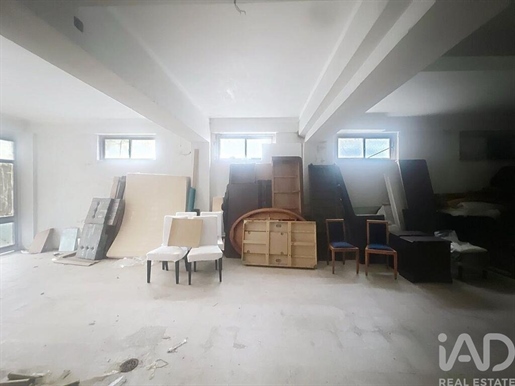 Garage à Ericeira de 166 m²