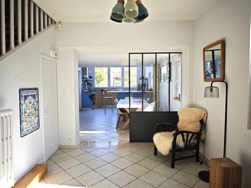 Maison de caractère 145m2 rénovée avec piscine et jardin paysagé